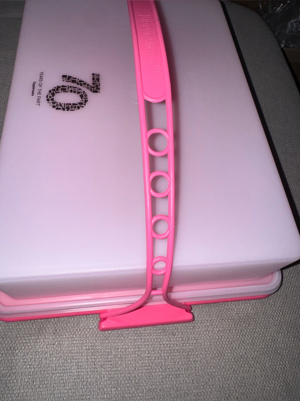 Tupperware Pink Rectangular 70th Cake Taker - Picture 2 of 5